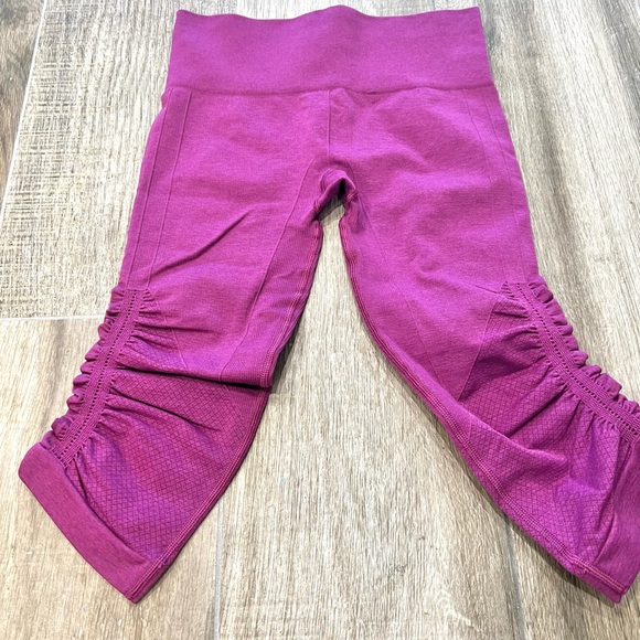 Lululemon In The Flow Crop II Sz 4 In Heathered Berry Yum Yum - Picture 3 of 4